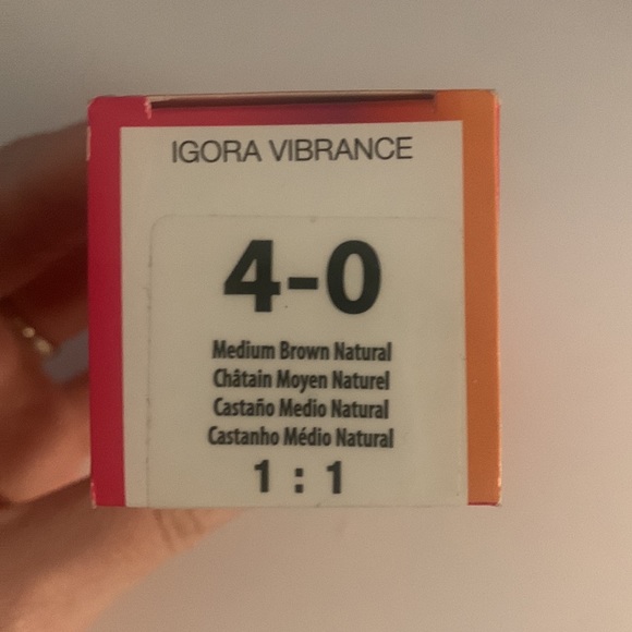 Schwarzkopf Igora Royal Vibrance Tone on Tone Color Alcohol-Free 6-0 60ml - Picture 2 of 2